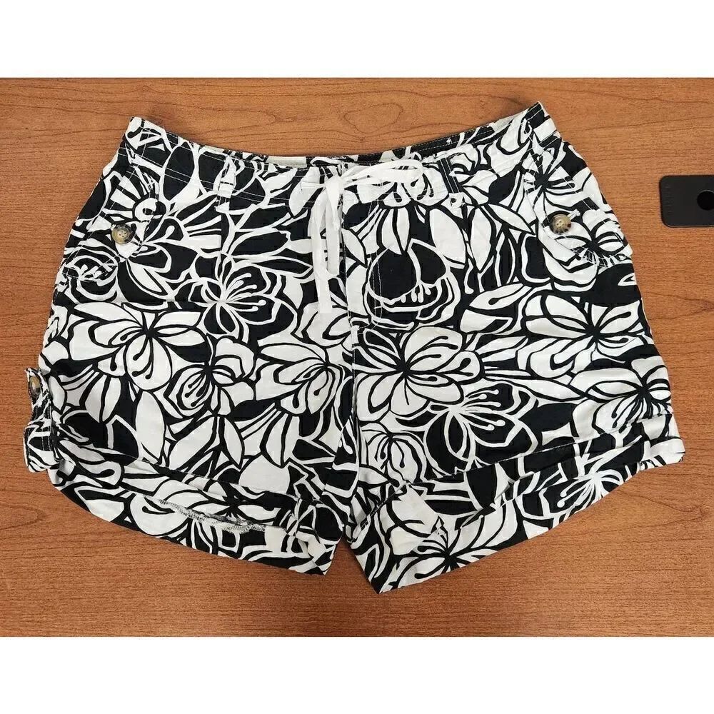 💕Liz Claiborne Sloane 14 black and white Flower shorts